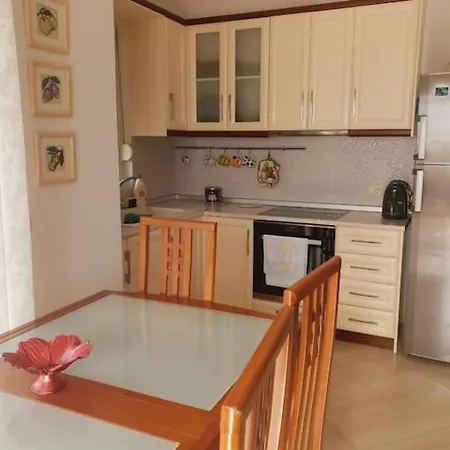 Alesia Apartment, * Sarandë