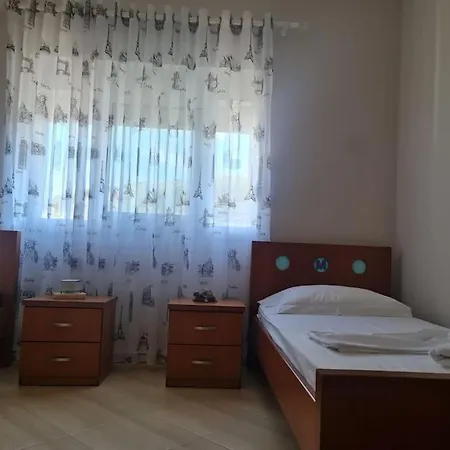 Alesia Apartment, Apartment