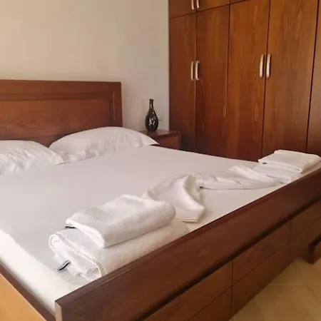 Alesia Apartment, Sarandë