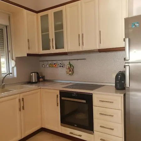 Alesia Apartment, * Sarandë